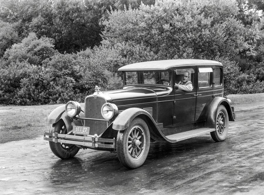  Stutz Model AA Vertical Eight 5-Passenger Sedan 1926 года  (фото 11 из 14)